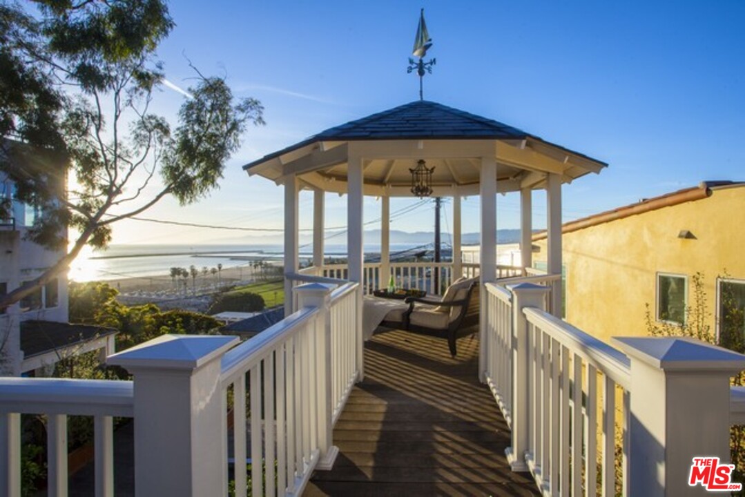 235 Fowling Street Playa del Rey, CA 90293 - Photo 20 of 27 Gallery Image 20