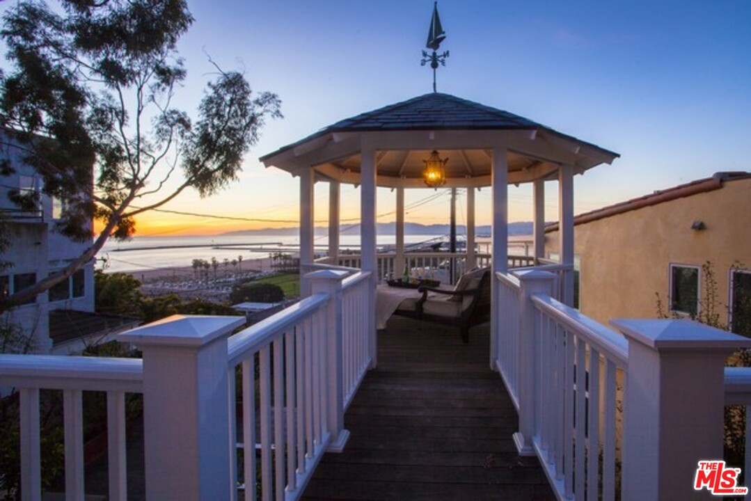 235 Fowling Street Playa del Rey, CA 90293 - Photo 21 of 27 Gallery Image 21