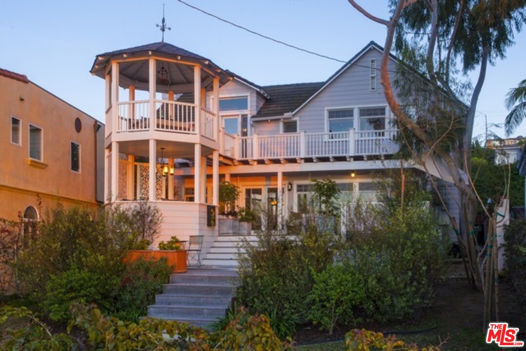235 Fowling Street Playa del Rey, CA 90293 - Photo 26 of 27 Gallery Image 26