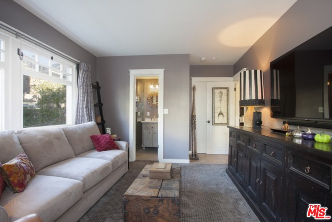235 Fowling Street Playa del Rey, CA 90293 - Photo 10 of 27 Gallery Image 10