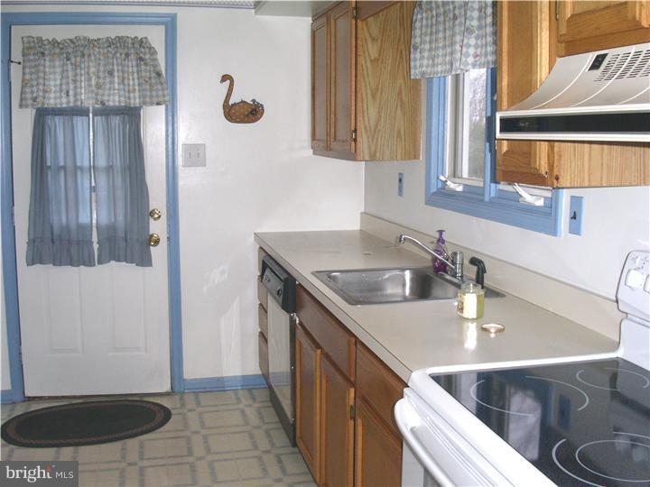 2035 Foulk Road Garnet Valley, PA 19060 - Photo 7 of 18 Kitchen