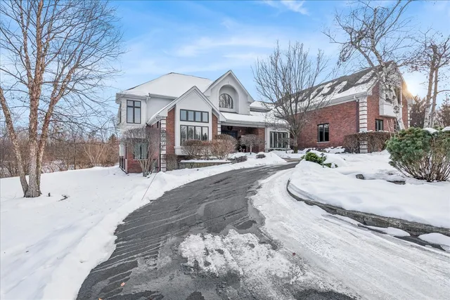 $1,895,000 | 12 East Penny Road, South Barrington, IL 60010