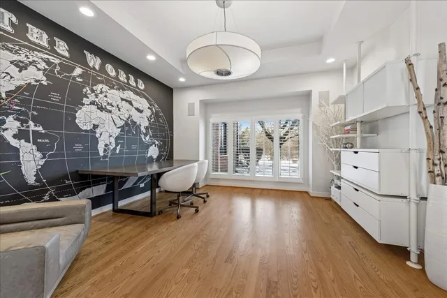 $1,895,000 | 12 East Penny Road, South Barrington, IL 60010