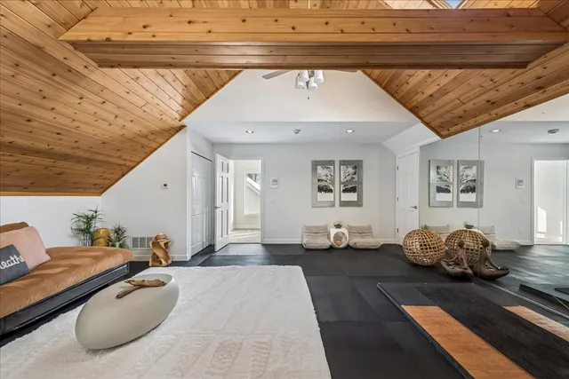 $1,895,000 | 12 East Penny Road, South Barrington, IL 60010