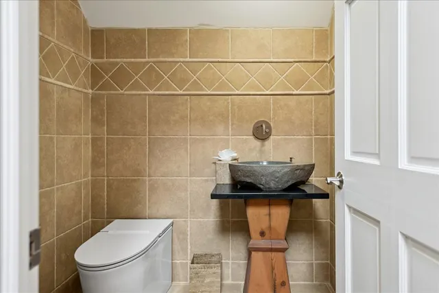 $1,895,000 | 12 East Penny Road, South Barrington, IL 60010