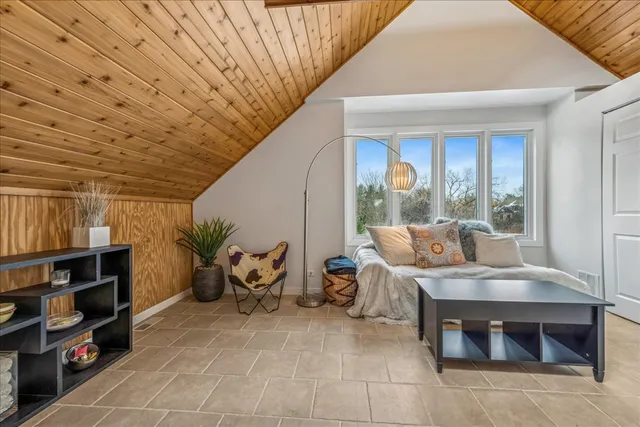 $1,895,000 | 12 East Penny Road, South Barrington, IL 60010