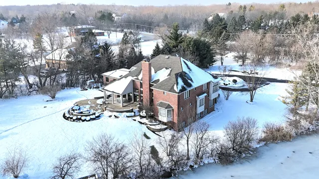 $1,895,000 | 12 East Penny Road, South Barrington, IL 60010