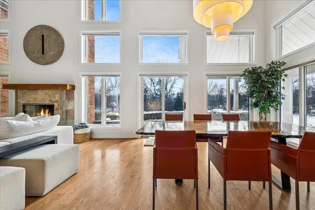 $1,895,000 | 12 East Penny Road, South Barrington, IL 60010