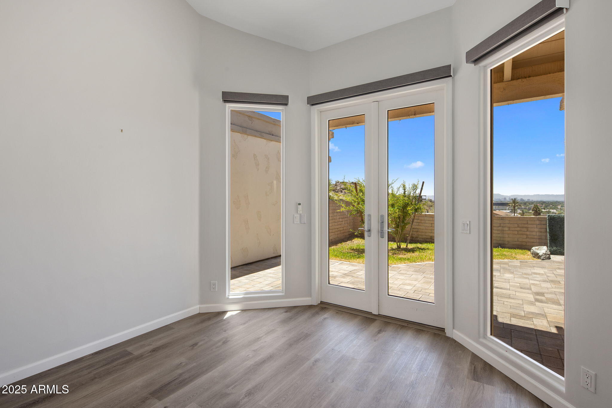 21 West Beryl Avenue Phoenix, AZ 85021 - Photo 11 of 35 a view of an entryway of the house