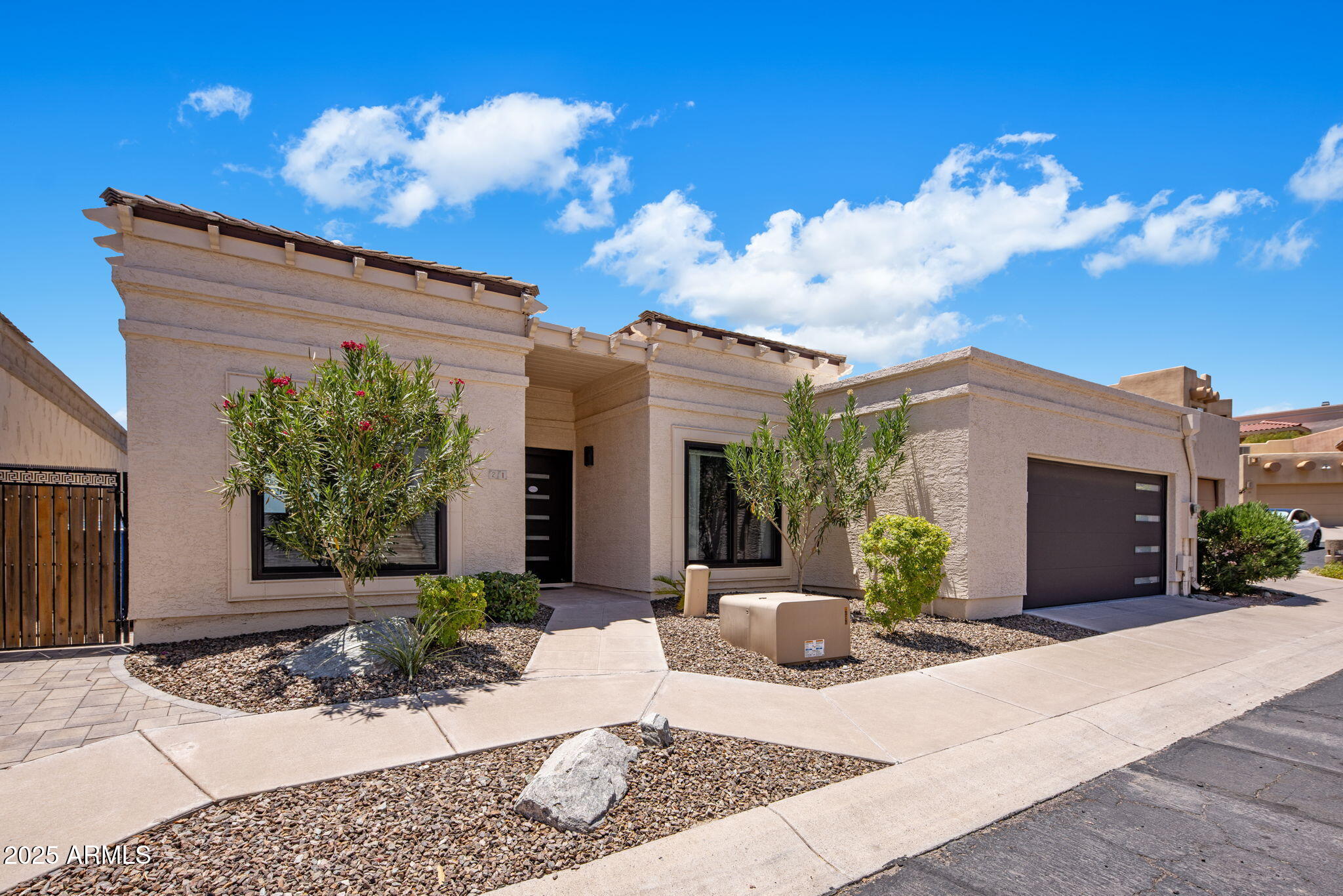 21 West Beryl Avenue Phoenix, AZ 85021 - Photo 2 of 35 a view of a house with a patio