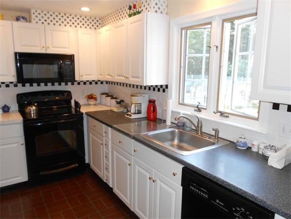 91 Spruce Road Reading, MA 01867 - Photo 8 of 30 Gallery Image 8