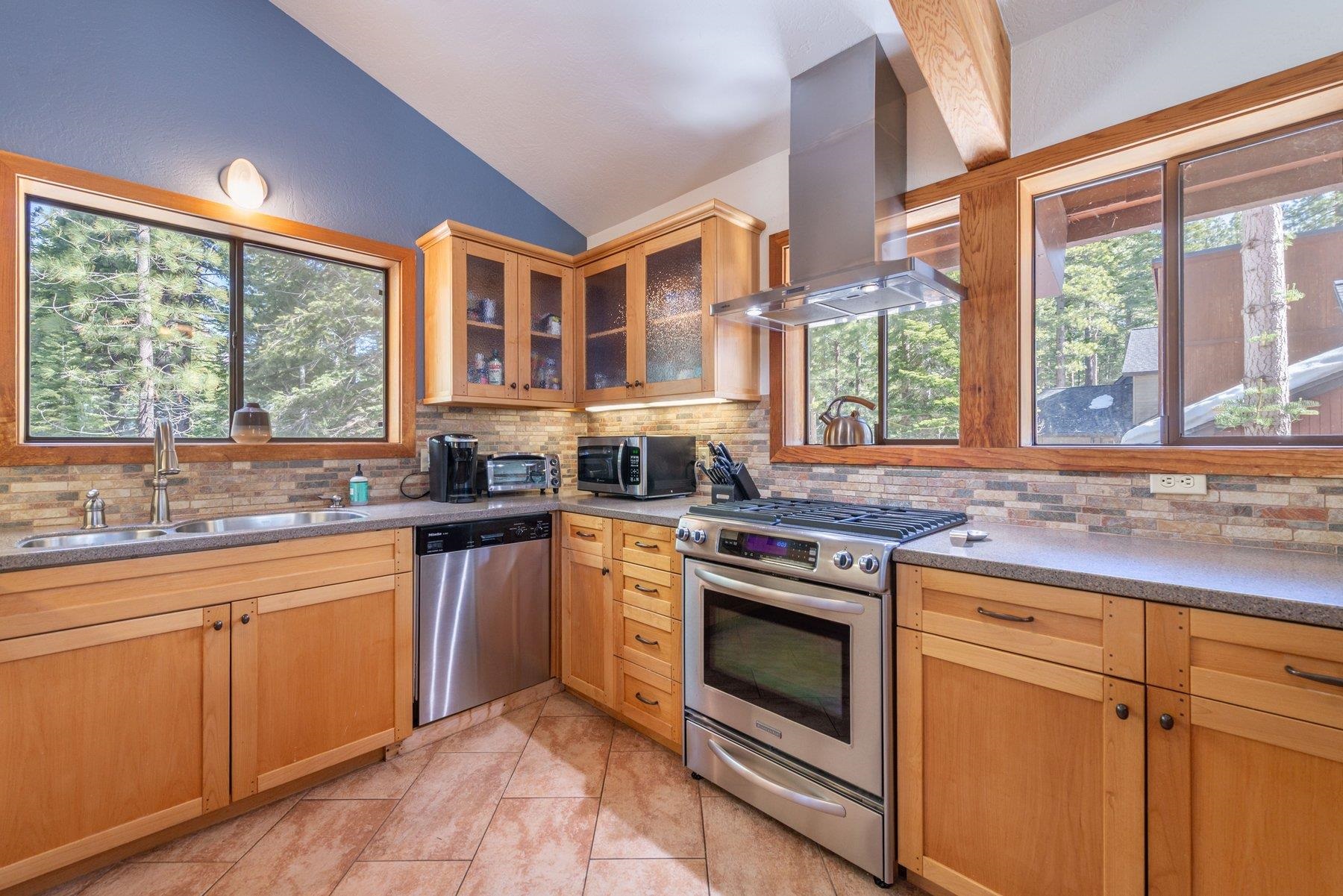 12317 Bennett Flat Road Truckee, CA 96161 - Photo 14 of 28