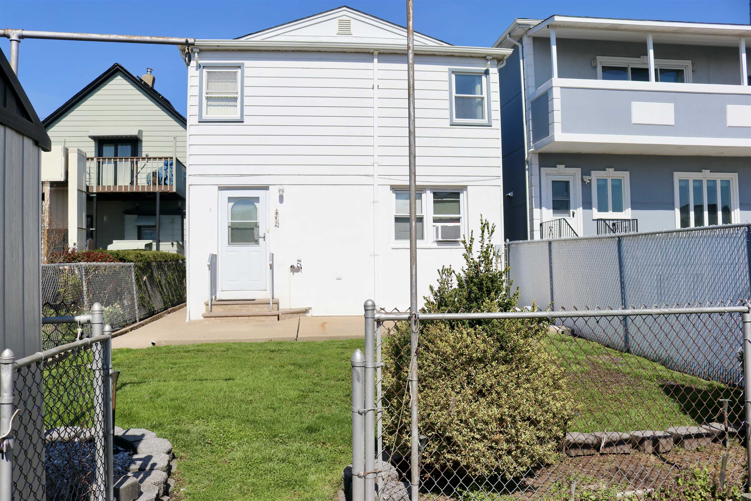 768 4th Street Secaucus, NJ 07094 - Photo 4 of 38