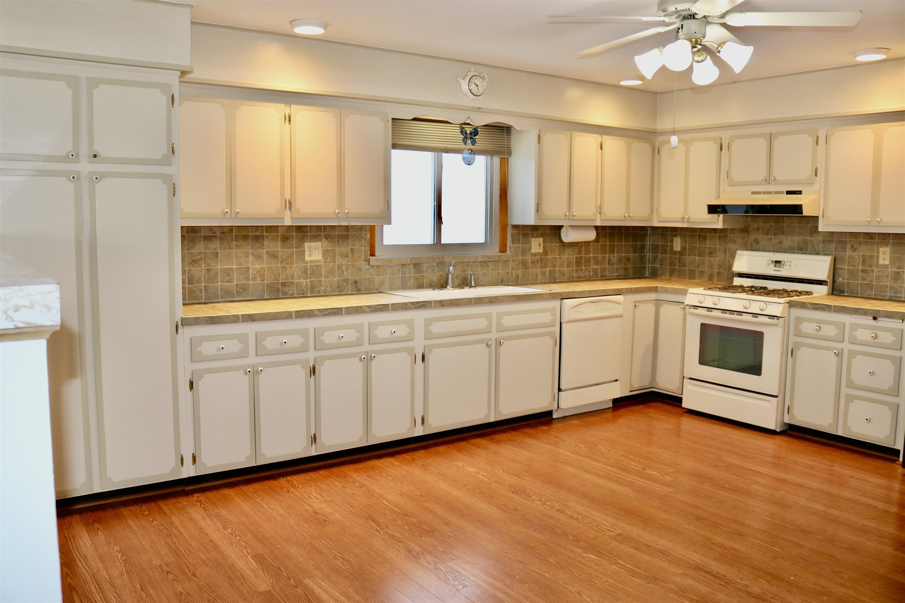 768 4th Street Secaucus, NJ 07094 - Photo 5 of 38