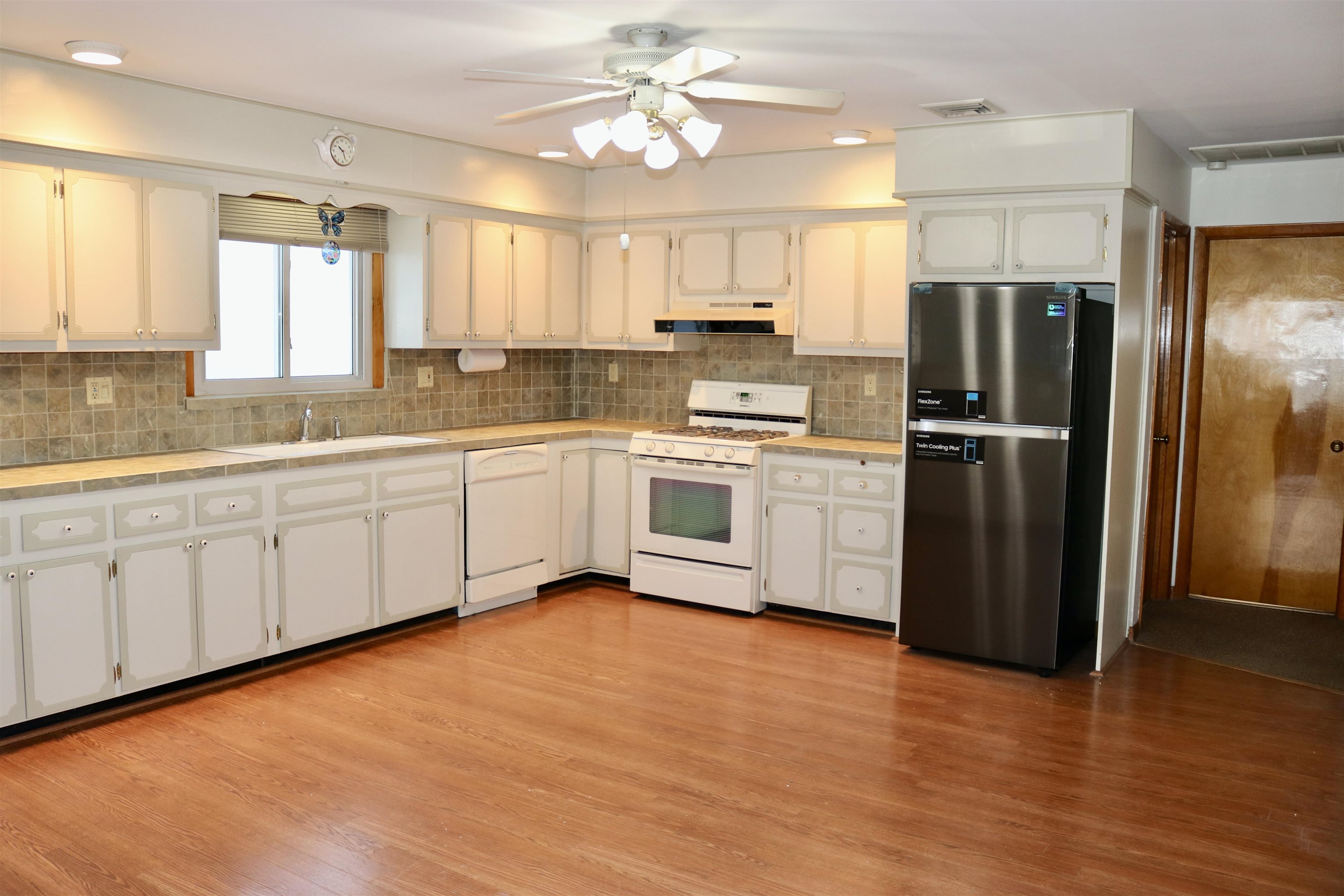 768 4th Street Secaucus, NJ 07094 - Photo 6 of 38