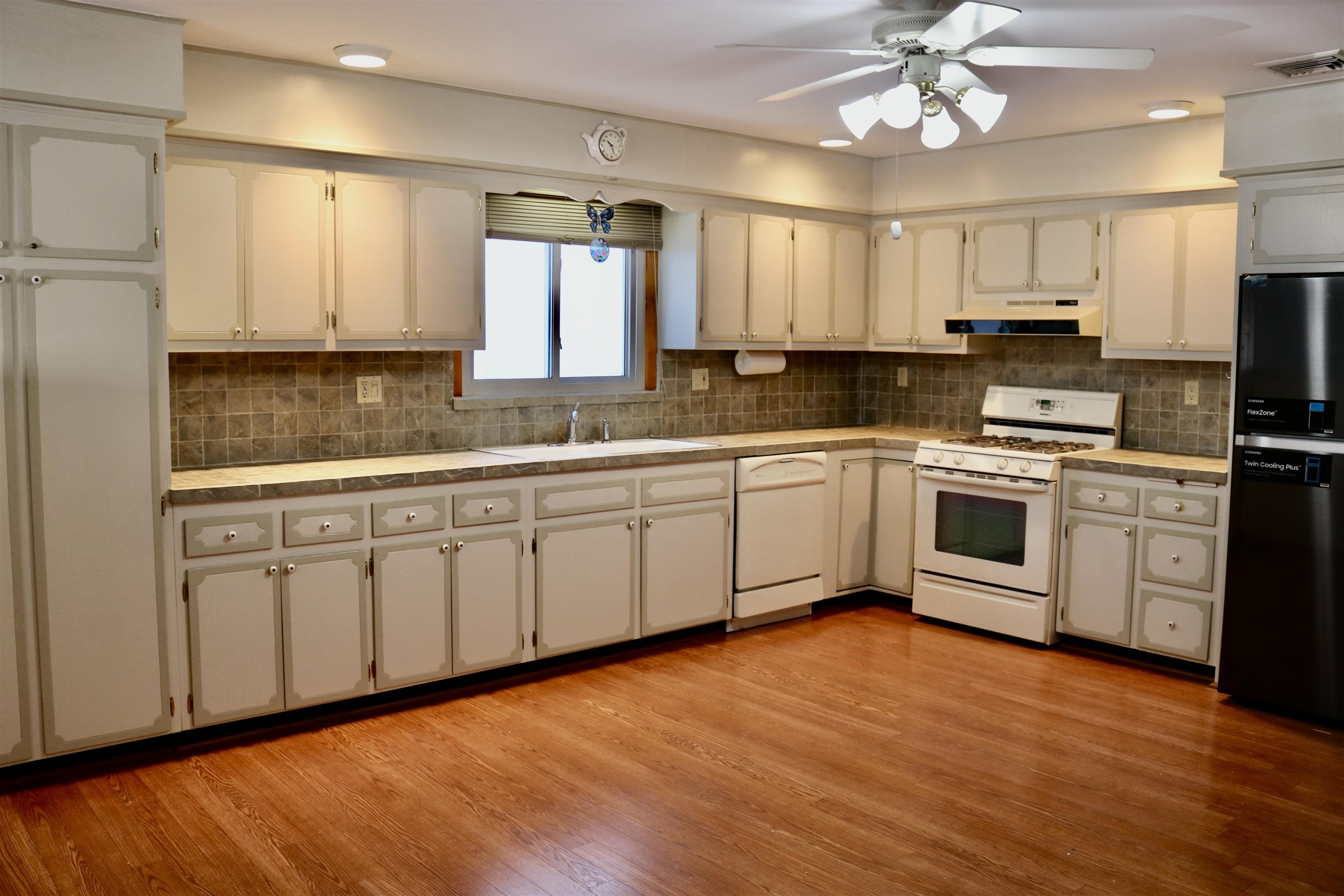 768 4th Street Secaucus, NJ 07094 - Photo 8 of 38