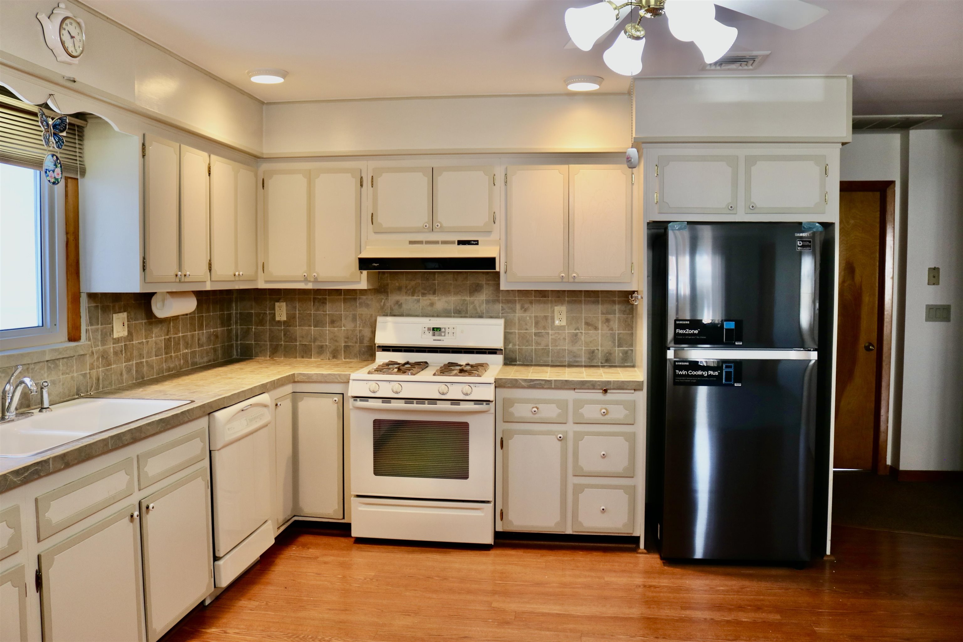 768 4th Street Secaucus, NJ 07094 - Photo 10 of 38