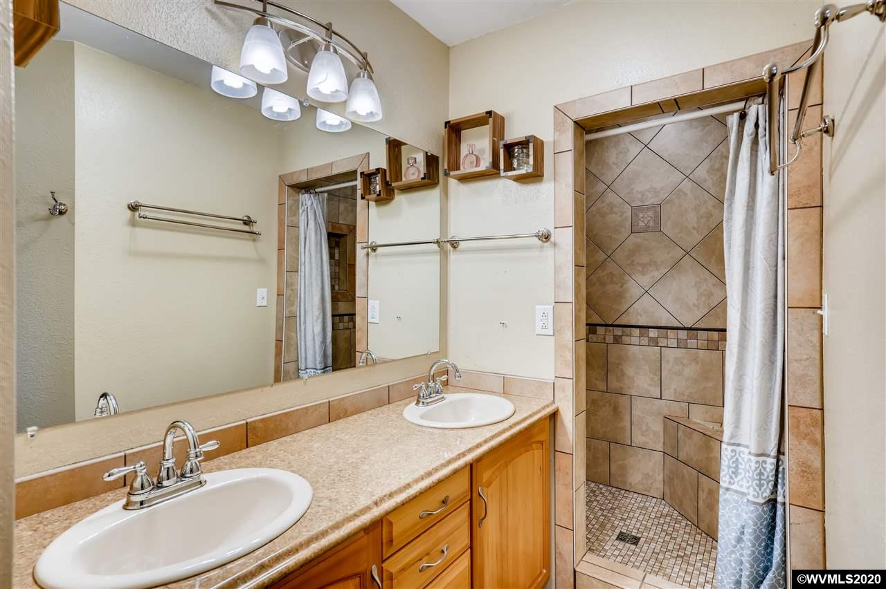 1323 Madrona Loop Southeast Salem, OR 97302 - Photo 15 of 29