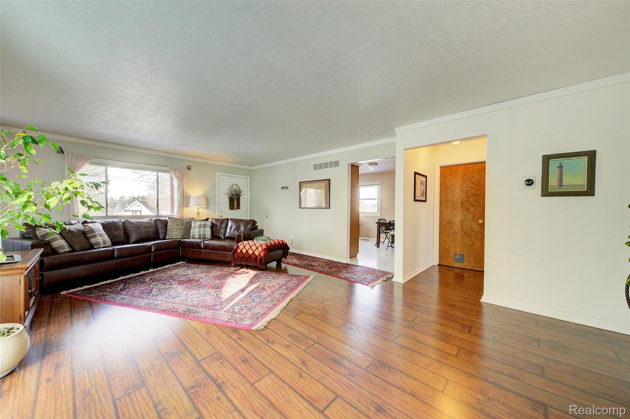 1131 Brighton Lake Road Brighton, MI 48116 - Photo 12 of 43 Living Room