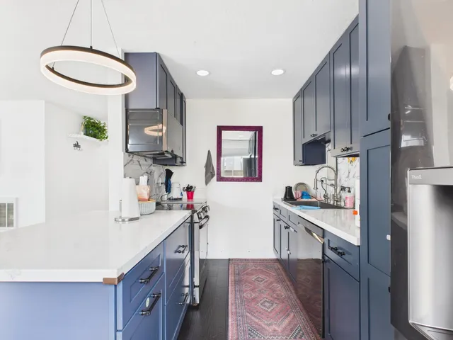 $3,250 | 4099 Howe Street, Unit 202, Oakland, CA 94611