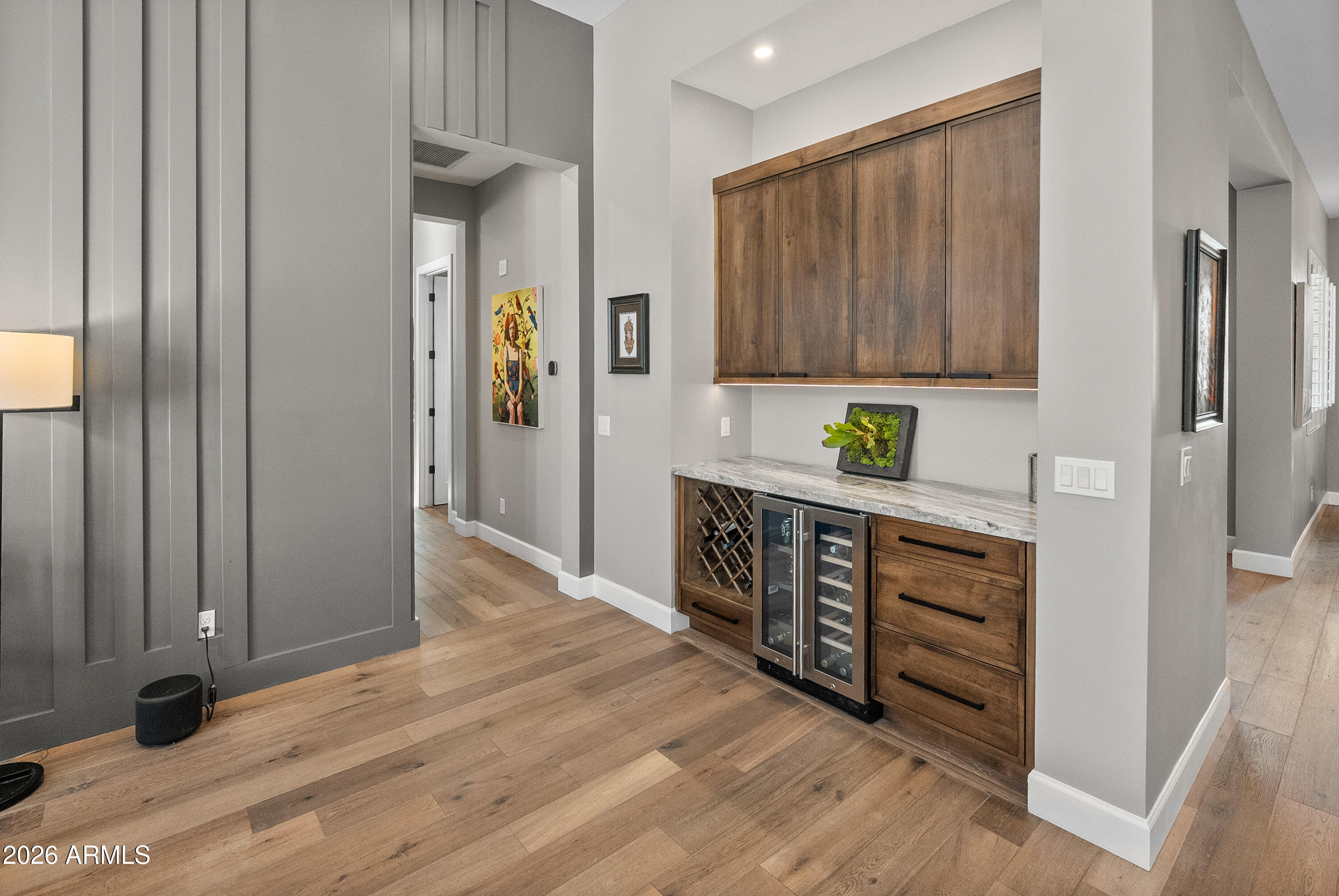 4445 North 29th Place Phoenix, AZ 85016 - Photo 14 of 39 Service Bar