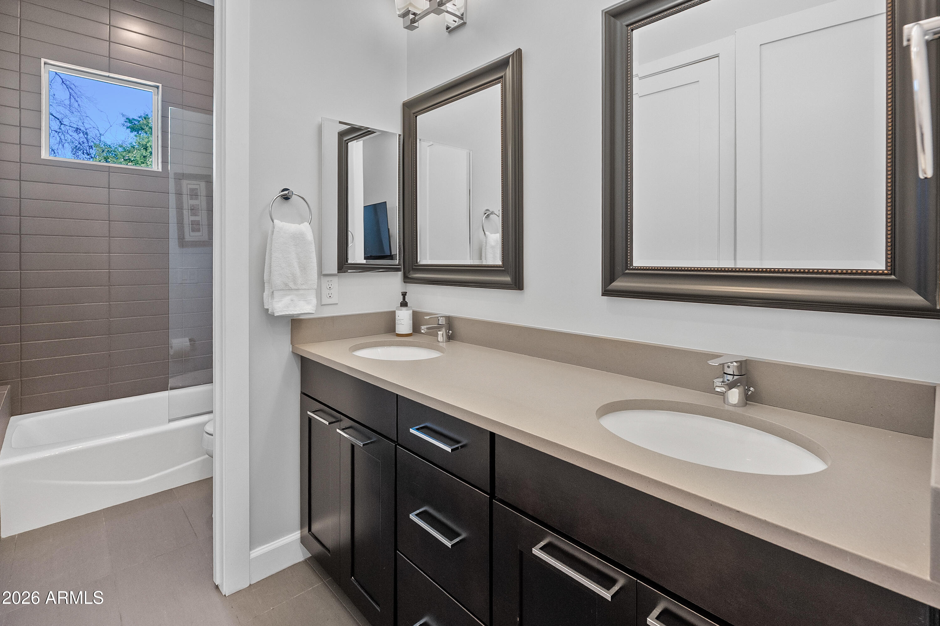 4445 North 29th Place Phoenix, AZ 85016 - Photo 28 of 39 Jack N Jill Bath