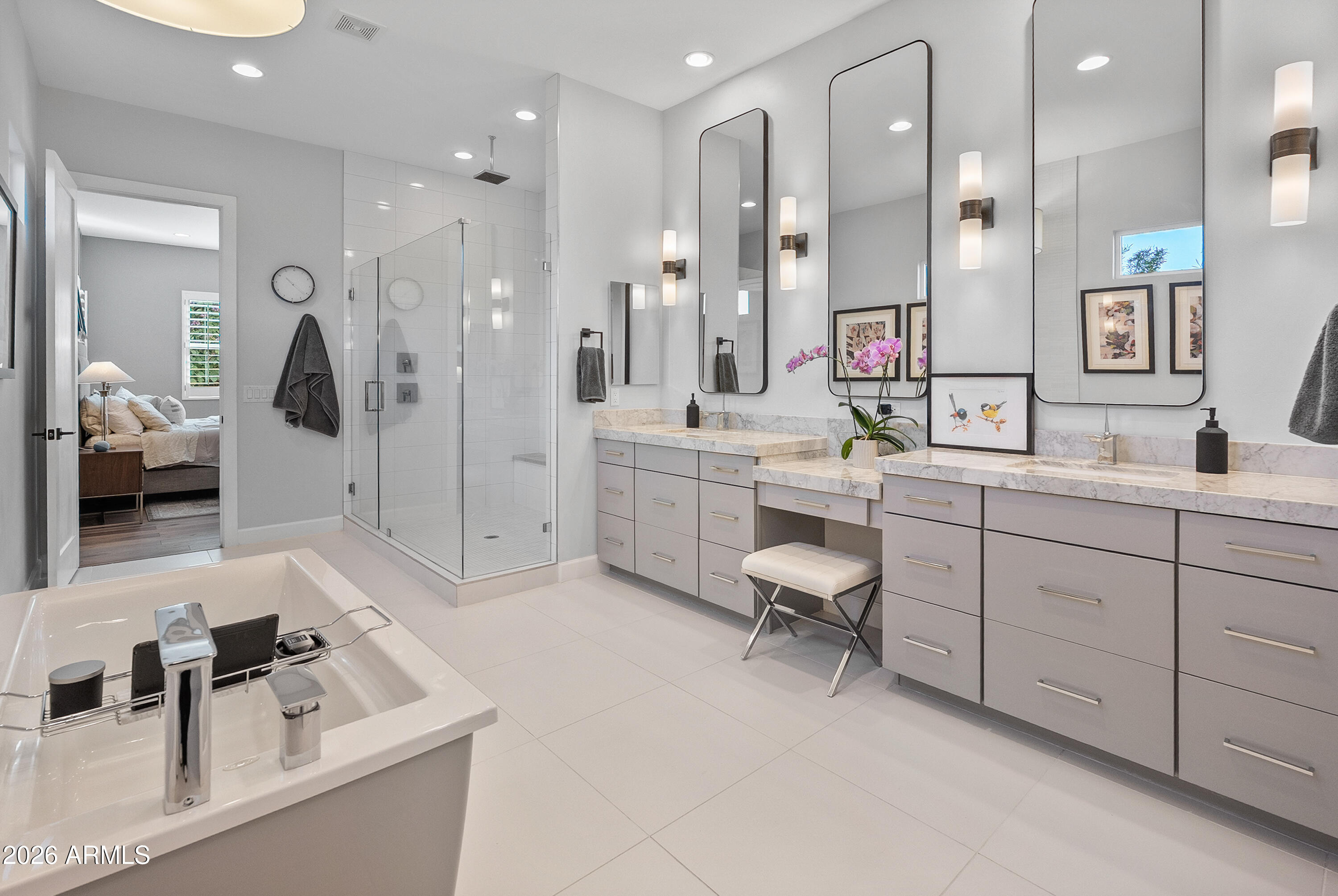 4445 North 29th Place Phoenix, AZ 85016 - Photo 4 of 39 Primary Bath