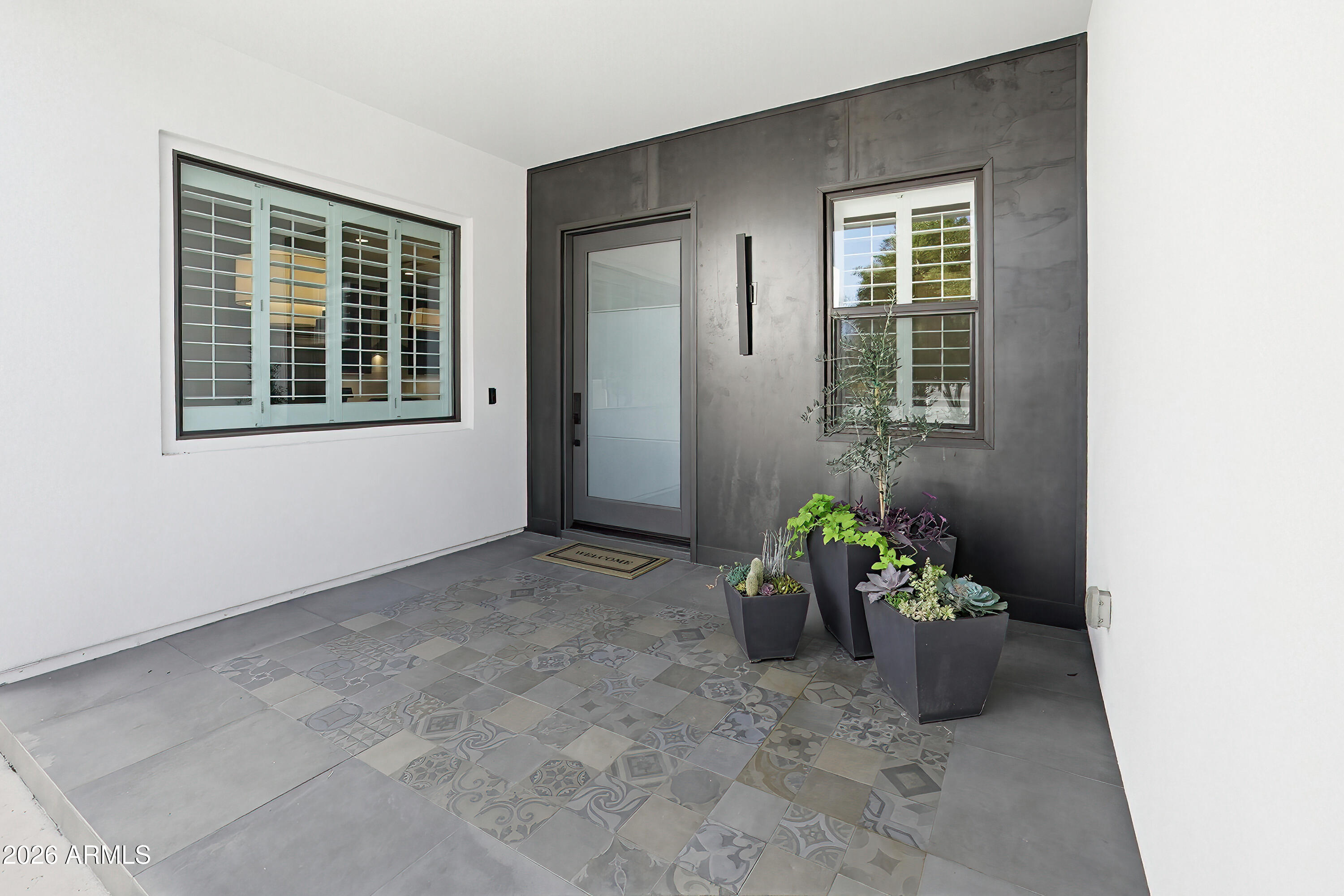 4445 North 29th Place Phoenix, AZ 85016 - Photo 8 of 39 Entry Porch