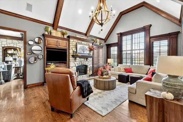 $14,300,000 | 19661 171st Street, Basehor, KS 66007