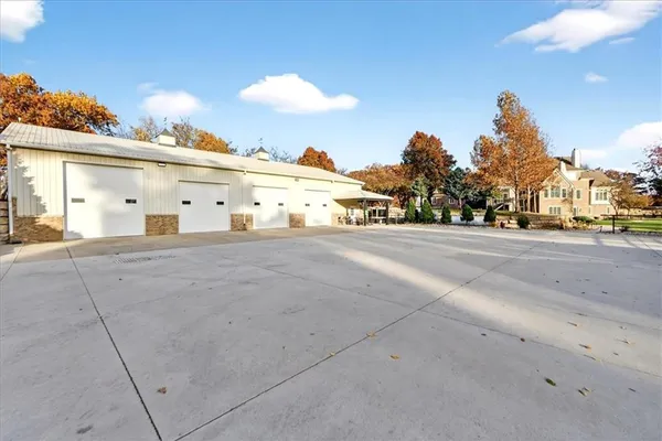 $14,300,000 | 19661 171st Street, Basehor, KS 66007