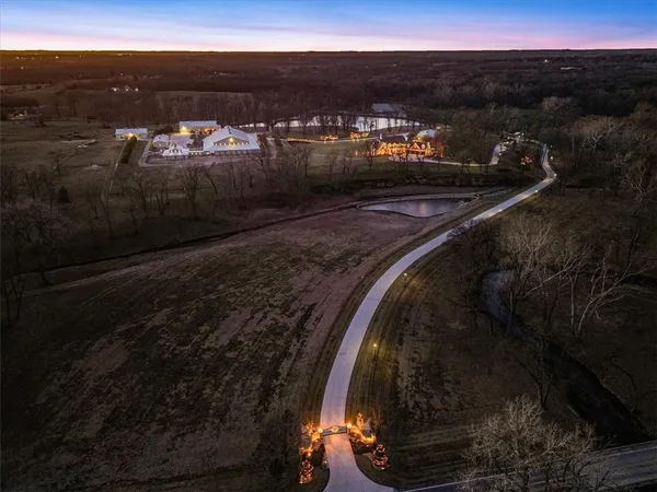 $14,300,000 | 19661 171st Street, Basehor, KS 66007