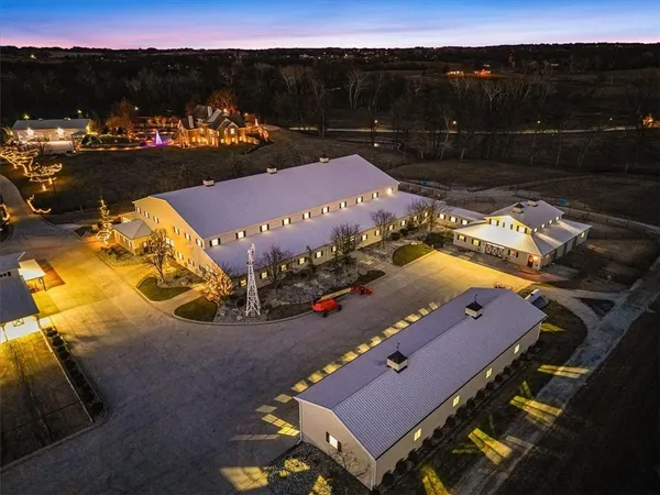 $14,300,000 | 19661 171st Street, Basehor, KS 66007