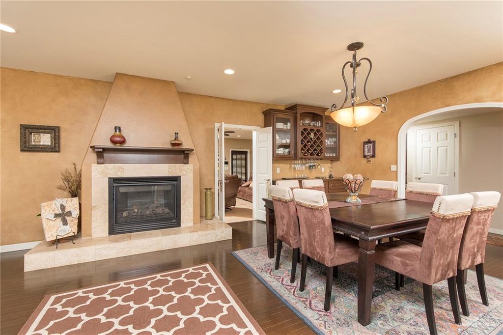 605 South Hutto Road Donna, TX 78537 - Photo 7 of 45 A beautiful working gas stove can easily be enjoyed by a simple flip of a switch.