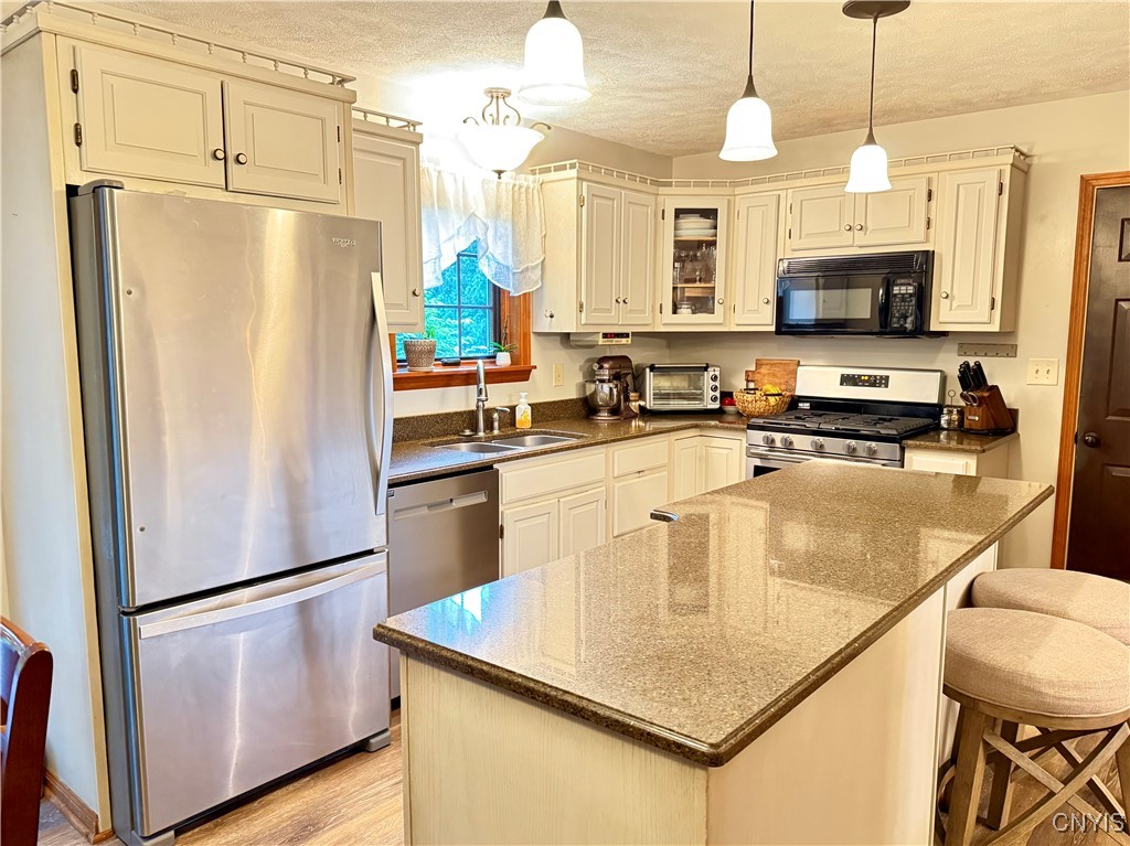 550 Sayles Street Oneida, NY 13421 - Photo 3 of 33