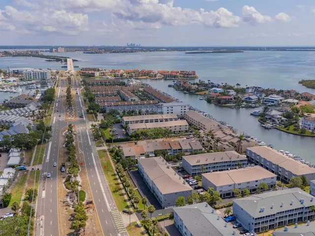 $499,000 | 521 Pinellas Bayway South, Unit 202, St. Petersburg, FL 33715