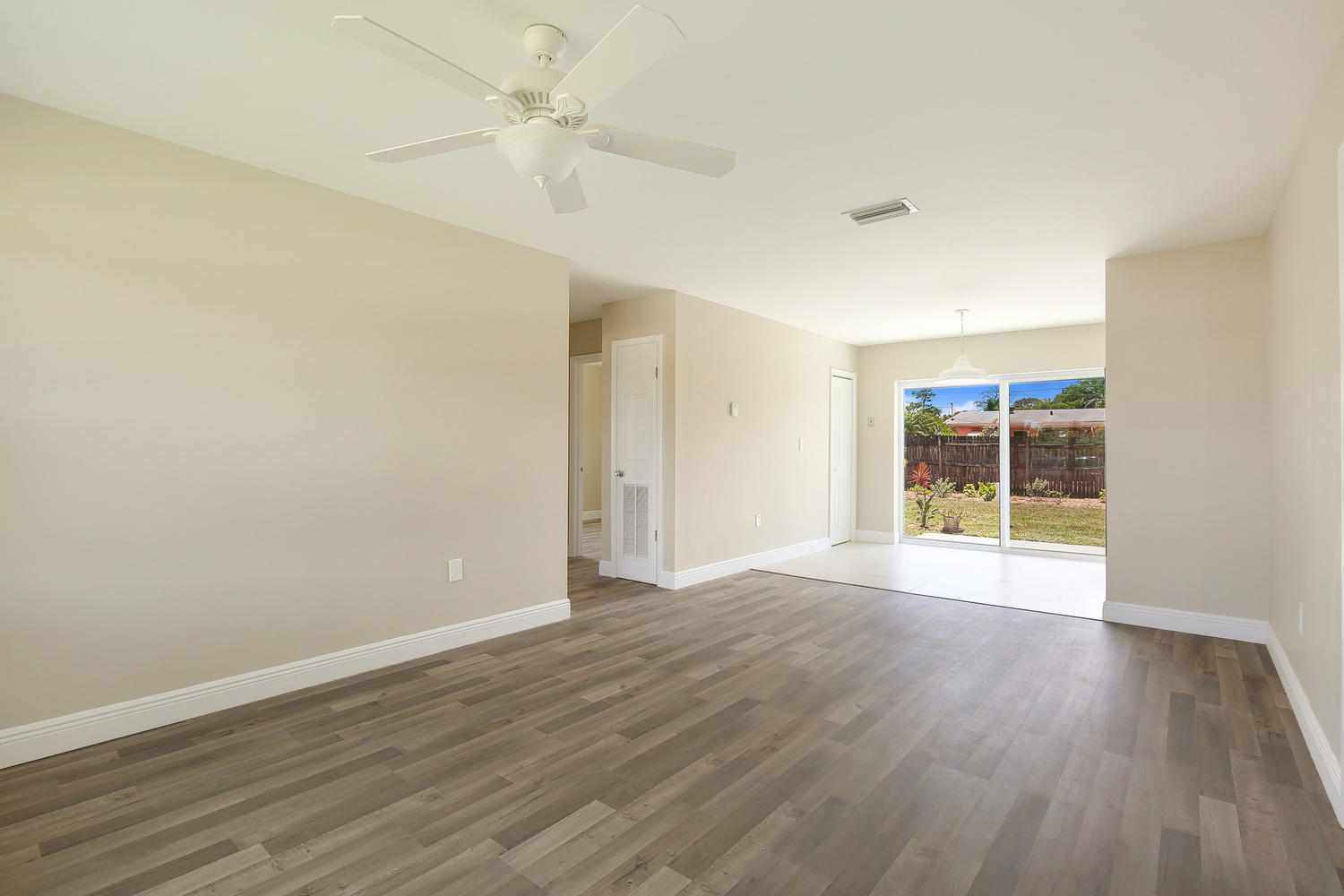 6475 Mackinac Road Lake Worth, FL 33462 - Photo 11 of 19 6475 11
