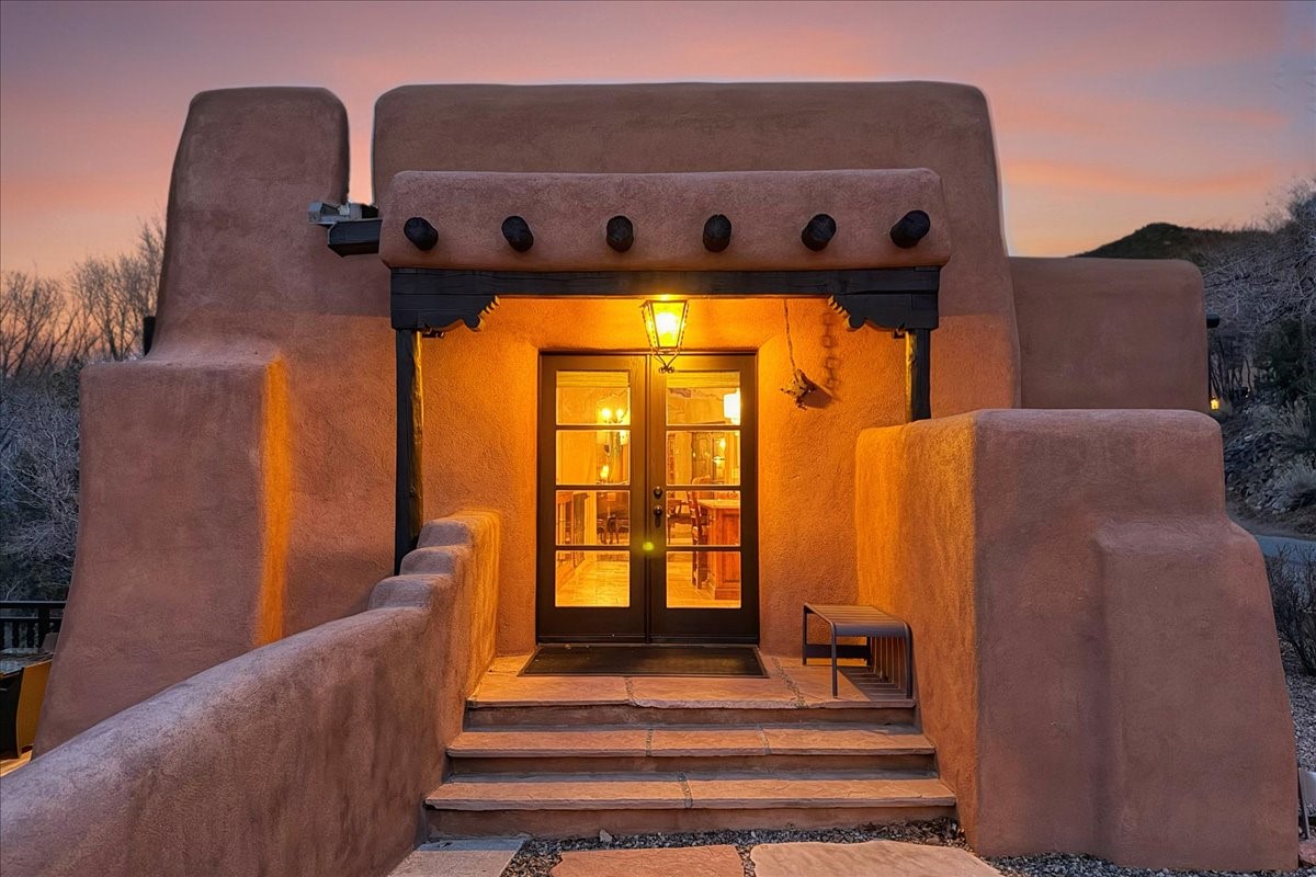1433 Upper Canyon Road Santa Fe, NM 87501 - Photo 8 of 57