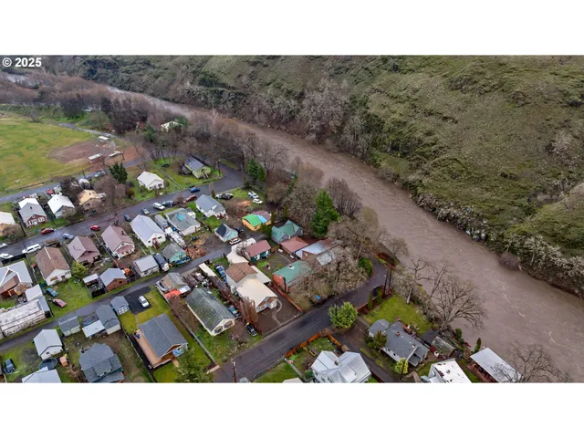 $275,000 | 217 2nd Street, Klickitat, WA 98628