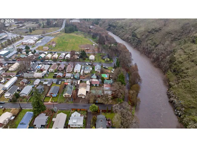 $275,000 | 217 2nd Street, Klickitat, WA 98628