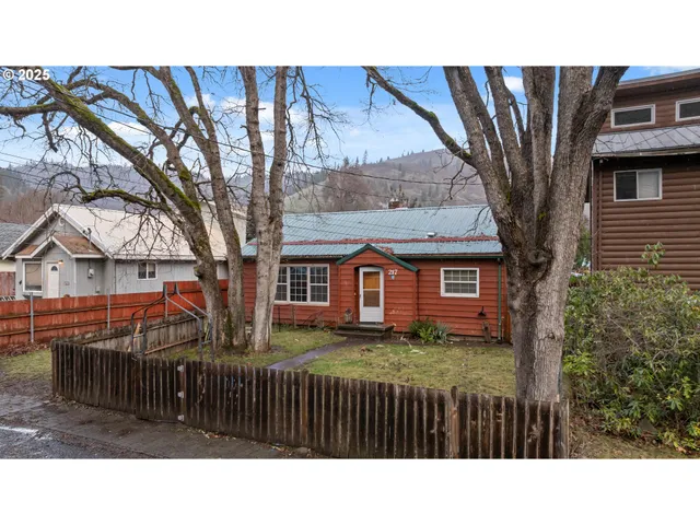 $275,000 | 217 2nd Street, Klickitat, WA 98628