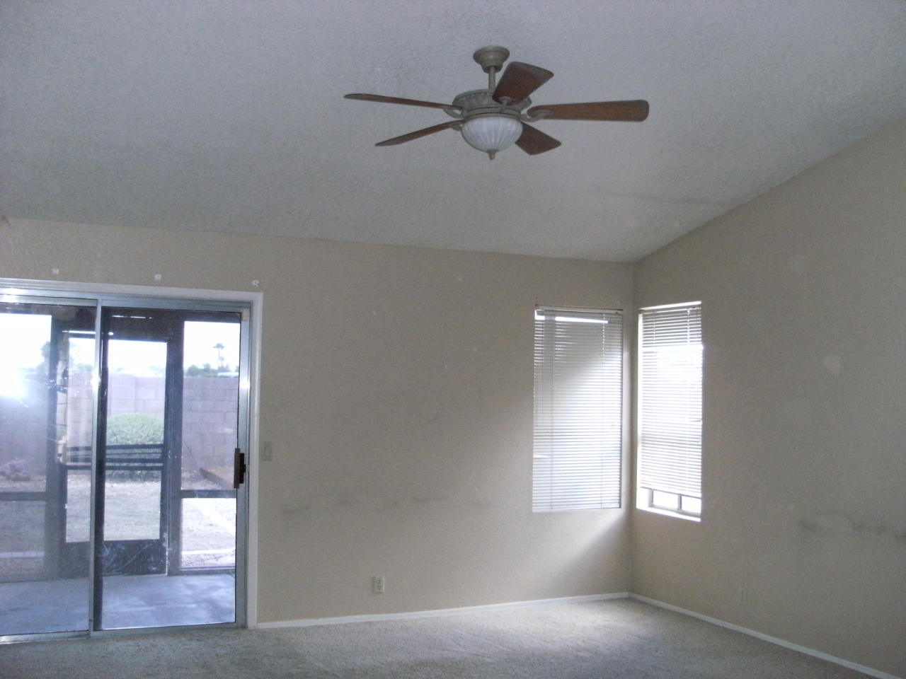 8548 West Ocotillo Road Glendale, AZ 85305 - Photo 3 of 11 Living