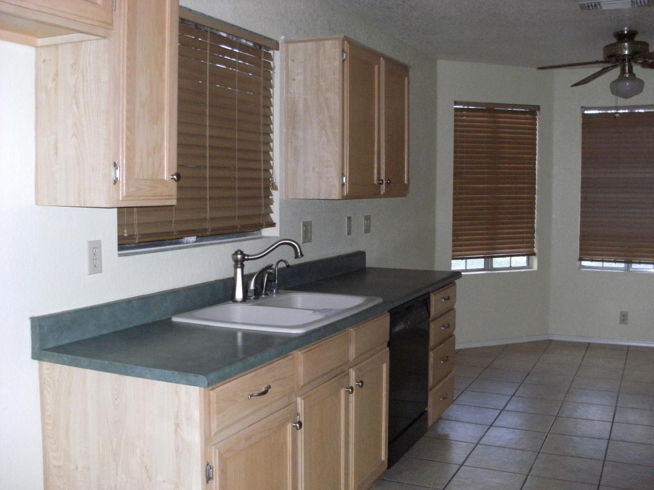 8548 West Ocotillo Road Glendale, AZ 85305 - Photo 4 of 11 Kitchen
