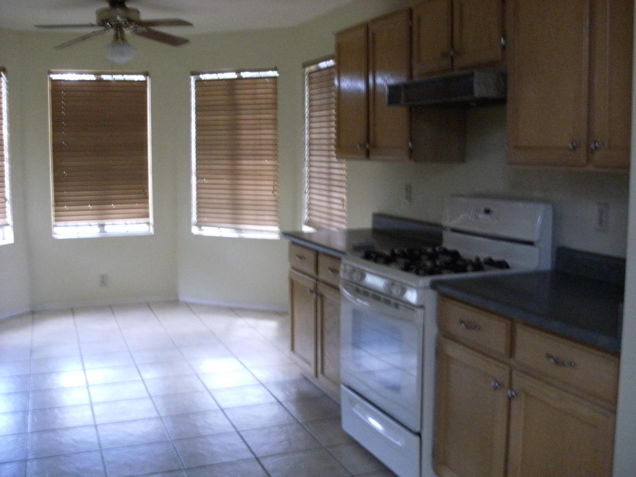 8548 West Ocotillo Road Glendale, AZ 85305 - Photo 5 of 11 Kitchen & nook