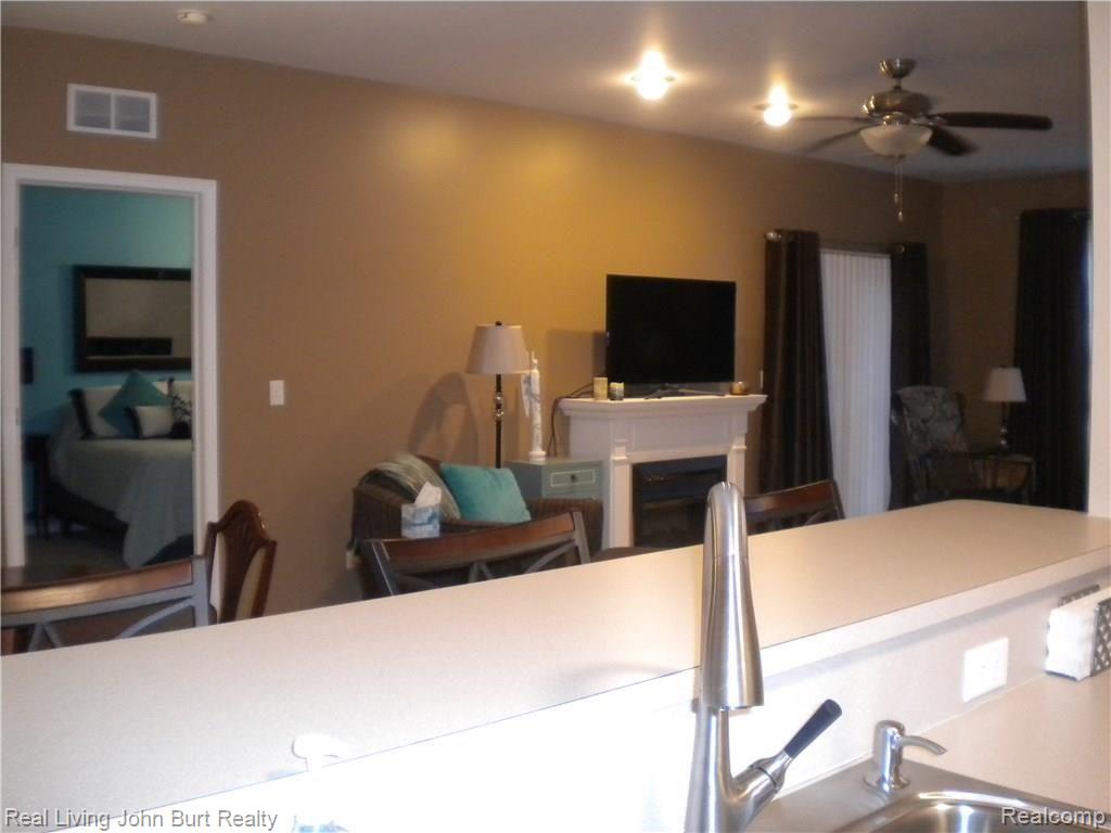 1853 Flagstone Circle Rochester, MI 48307 - Photo 5 of 25