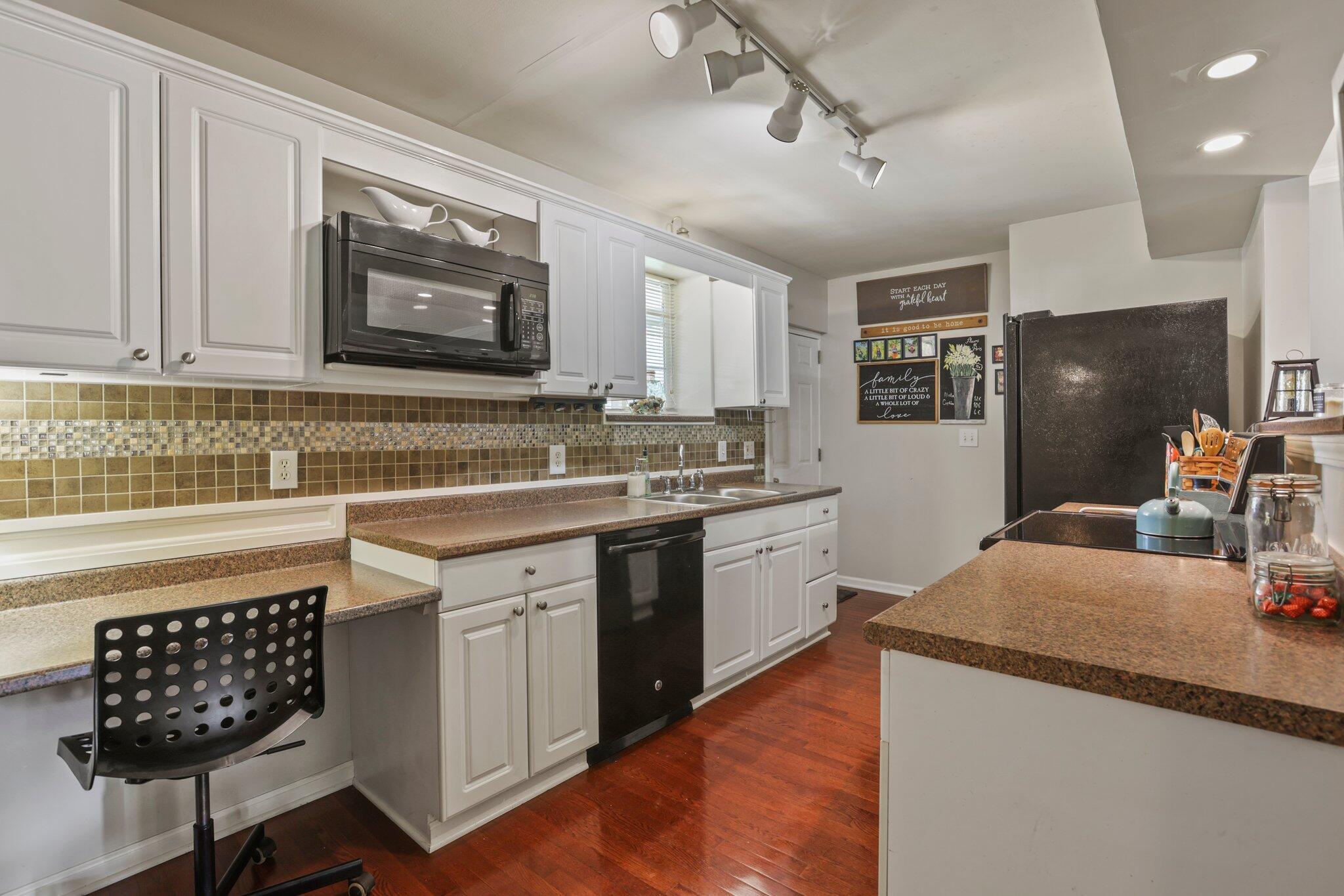 5575 Broadview Road Columbus, OH 43230 - Photo 24 of 66 Kitchen