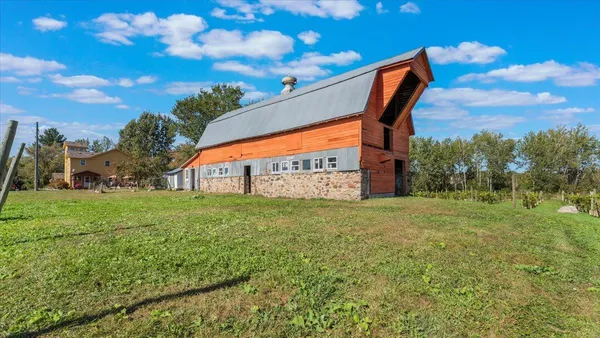 $750,000 | 19334 105th Avenue, Milaca, MN 56353