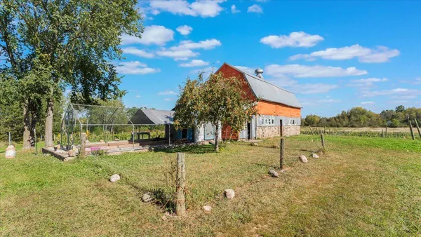 $750,000 | 19334 105th Avenue, Milaca, MN 56353