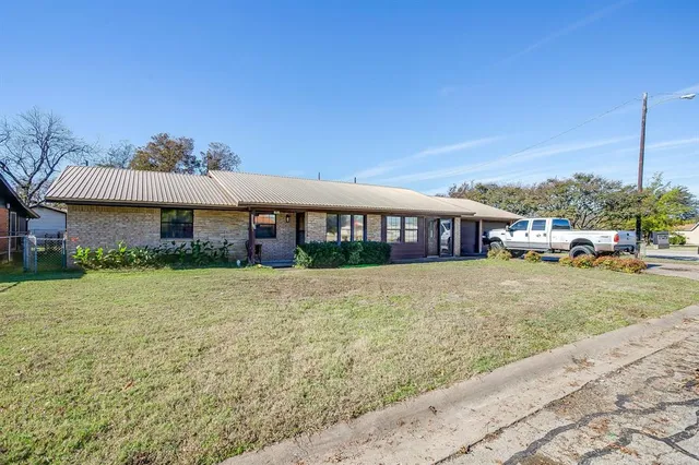 $2,250 | 1911 Joslin Street, Cleburne, TX 76033
