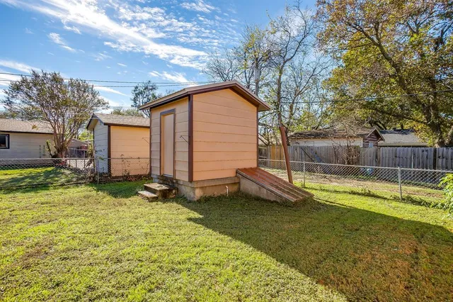 $2,250 | 1911 Joslin Street, Cleburne, TX 76033