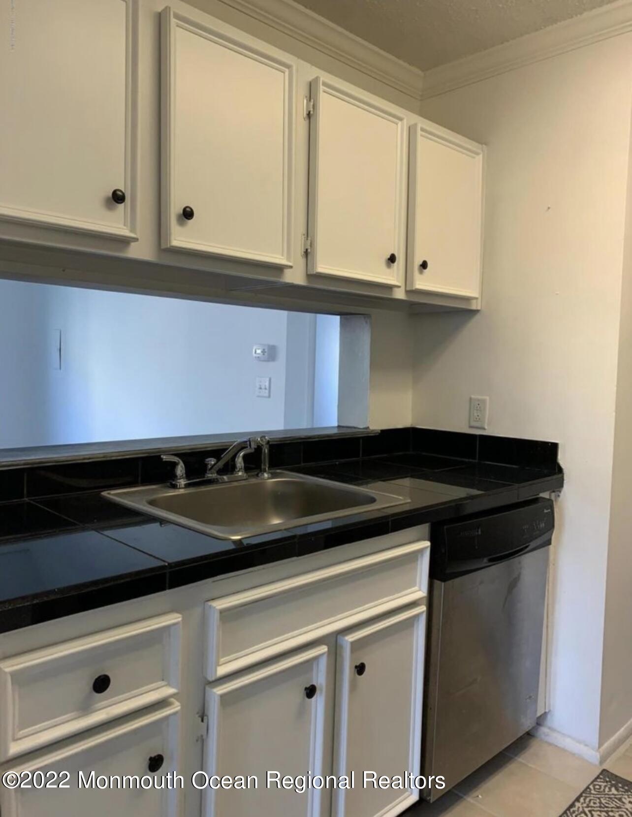 43 Snapdragon Court Jackson, NJ 08527 - Photo 11 of 20 B6195233-D34E-493B-8B50-1CFBA3FC5B3C